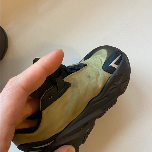 adidas Yeezy Boost 700 MNVN - Picture 12 of 16